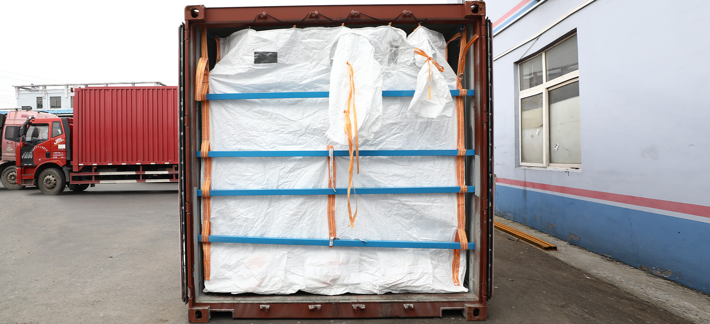 20-футовый вкладыш для перевозки сухих сыпучих материалов для перевозки черного пороха в коробках